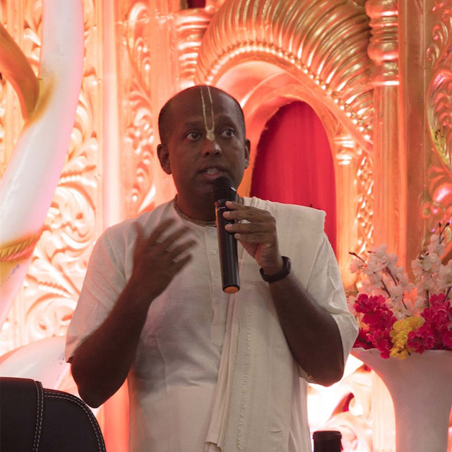 Tapana Mishra Dasa addressing a conference